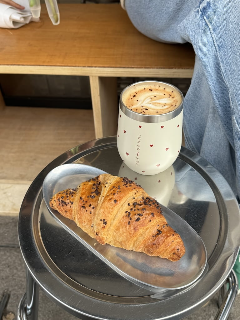 Amore Cup with Croissant