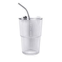 HEY SAHNI Iced To-Go Cup aus bruchsicherem Hartplastik mit Strohhalm – Freisteller