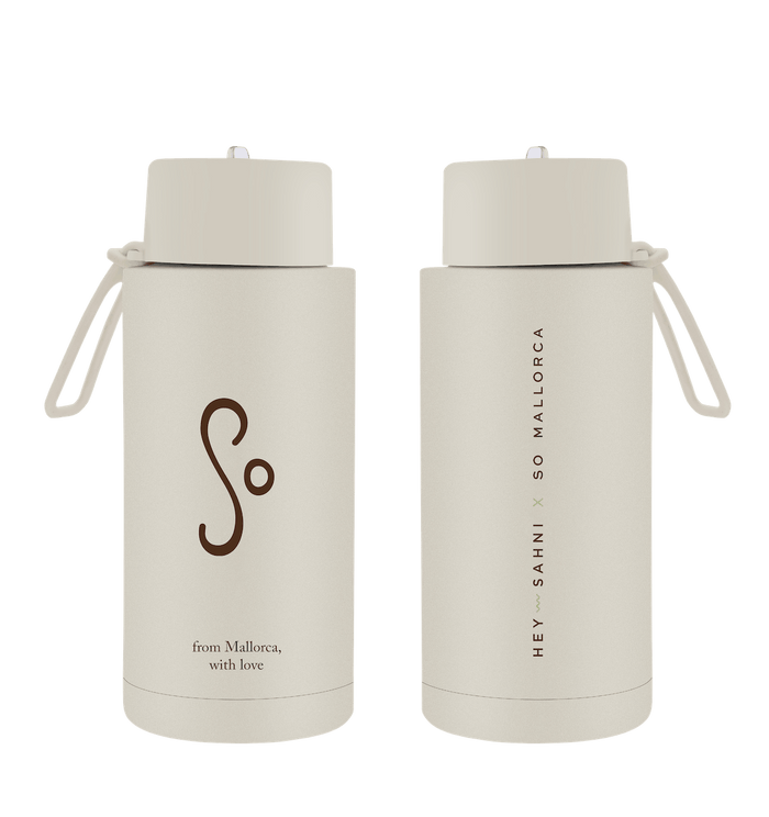 HEY SAHNI x SO Mallorca Edelstahl Trinkflasche – Mockup
