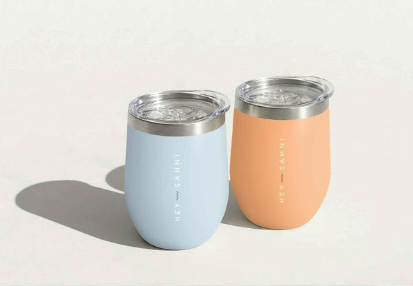 Two insulated reusable cups in baby blue and orange with clear lids